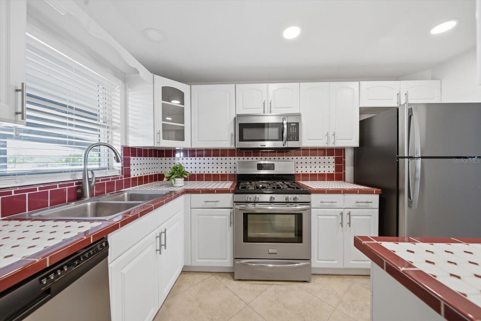 Image 20 of 39 For 5980 Shore Boulevard S 207