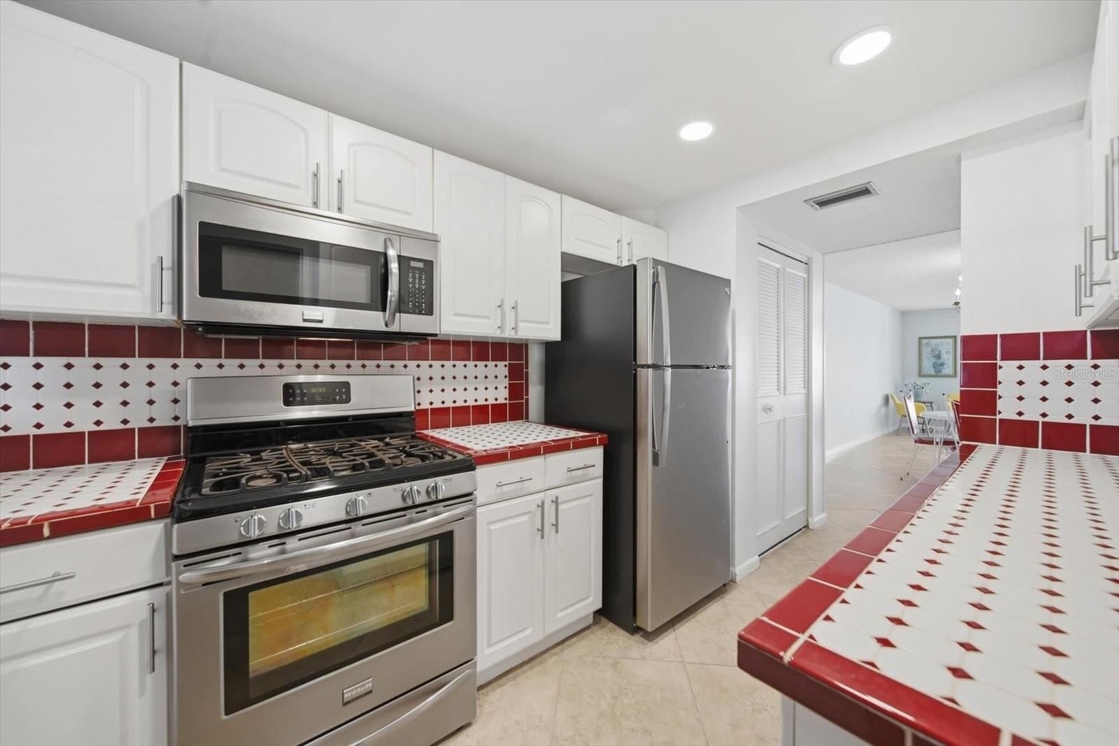 Image 21 of 39 For 5980 Shore Boulevard S 207