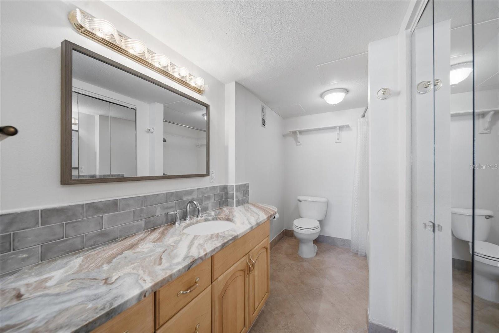 Image 27 of 39 For 5980 Shore Boulevard S 207