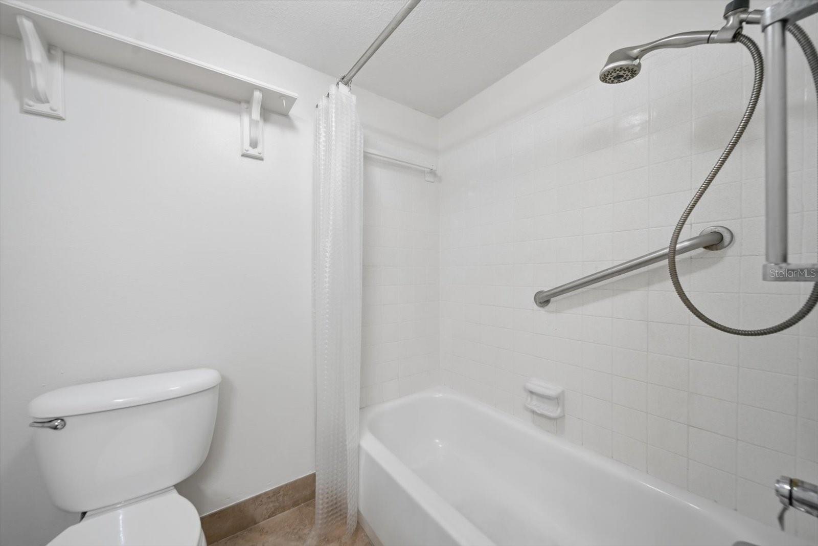 Image 28 of 39 For 5980 Shore Boulevard S 207