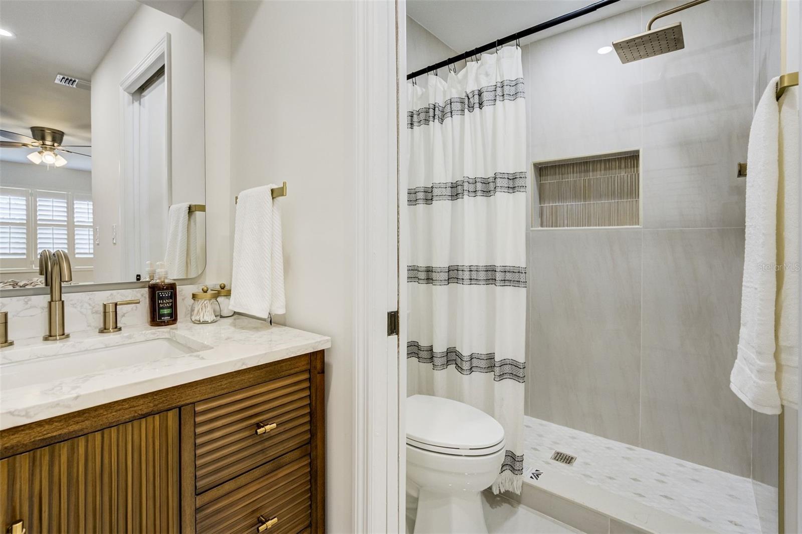 Image 10 of 19 For 460 Paula Drive 402