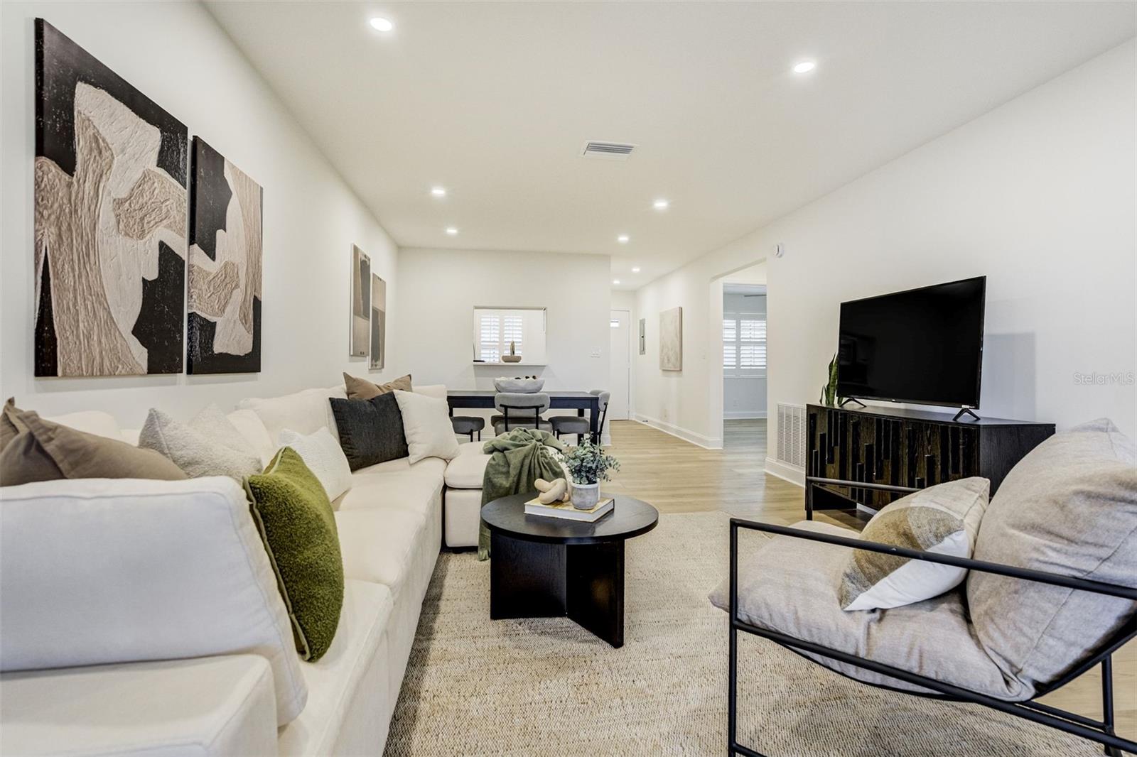 Image 11 of 19 For 460 Paula Drive 402