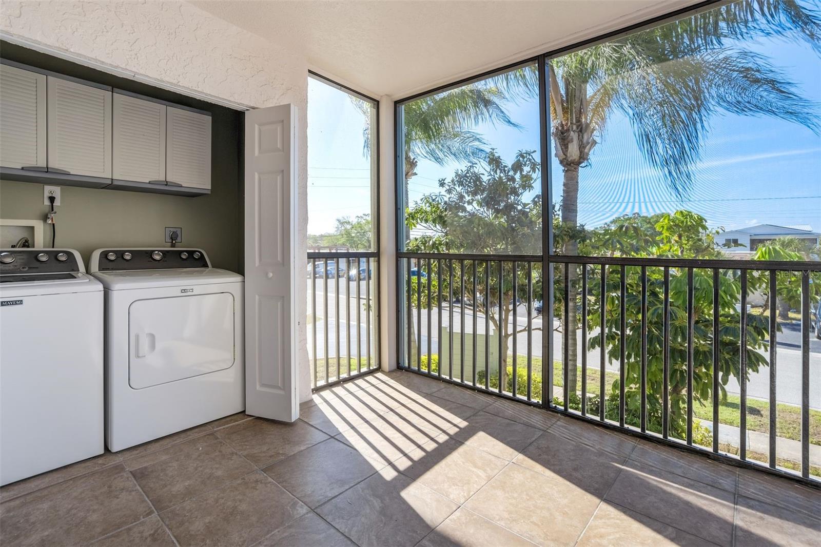 Image 14 of 19 For 460 Paula Drive 402