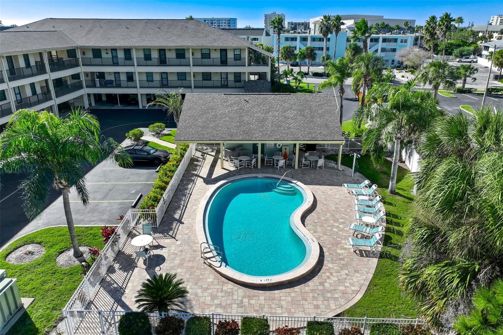 Image 15 of 19 For 460 Paula Drive 402