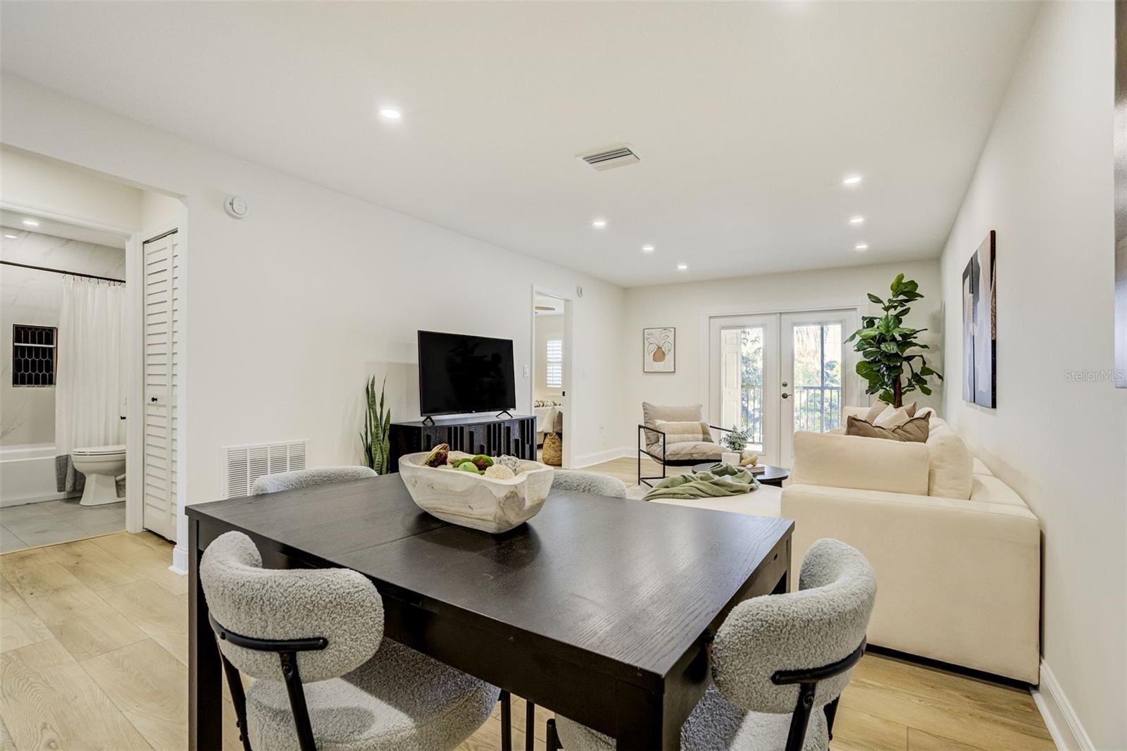 Image 6 of 19 For 460 Paula Drive 402