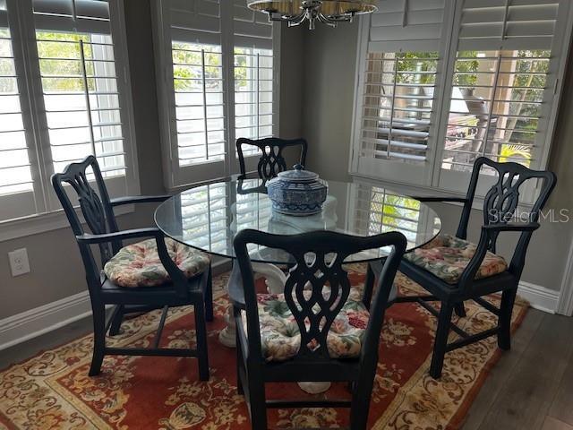 Listing photo id 2 for 710 36th Avenue N