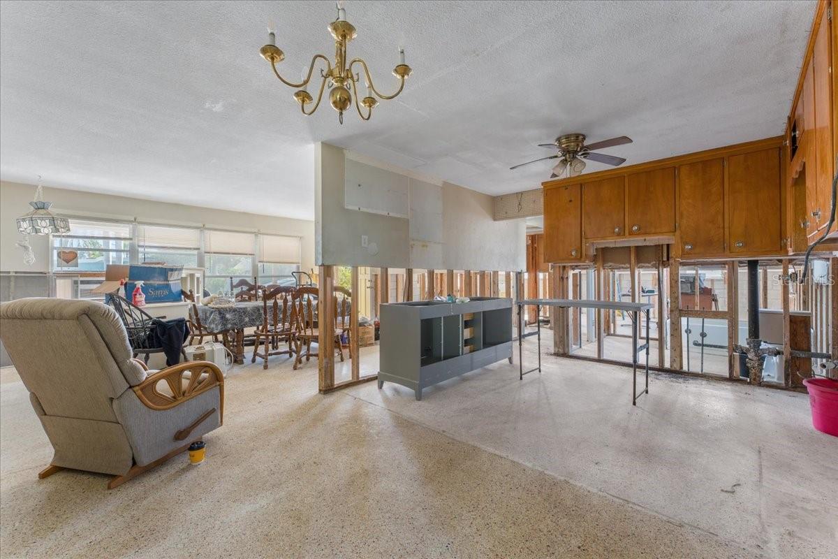 Image 13 of 35 For 6971 Grande Vista Way S