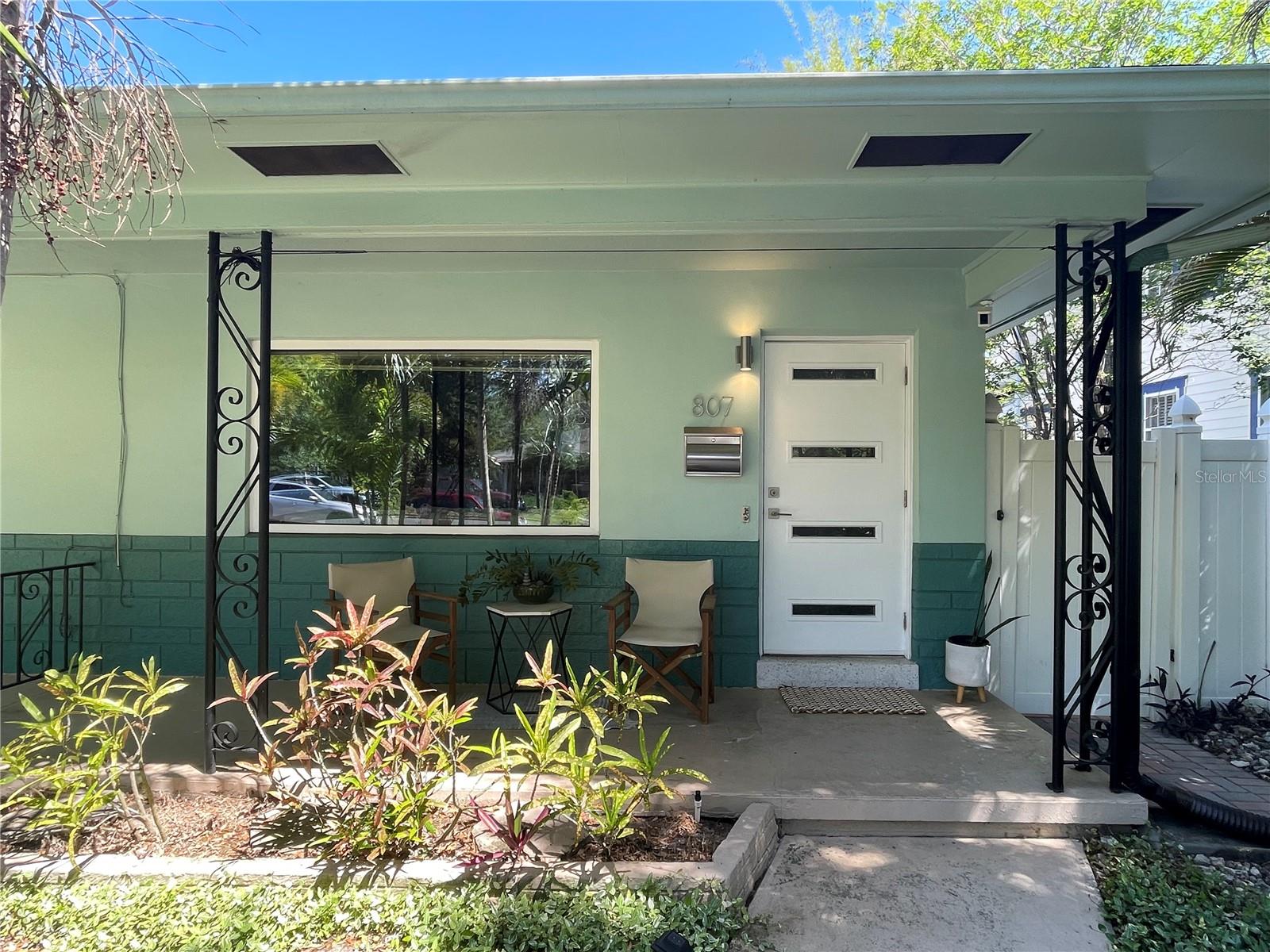 Image 3 of 52 For 807 26th Avenue N