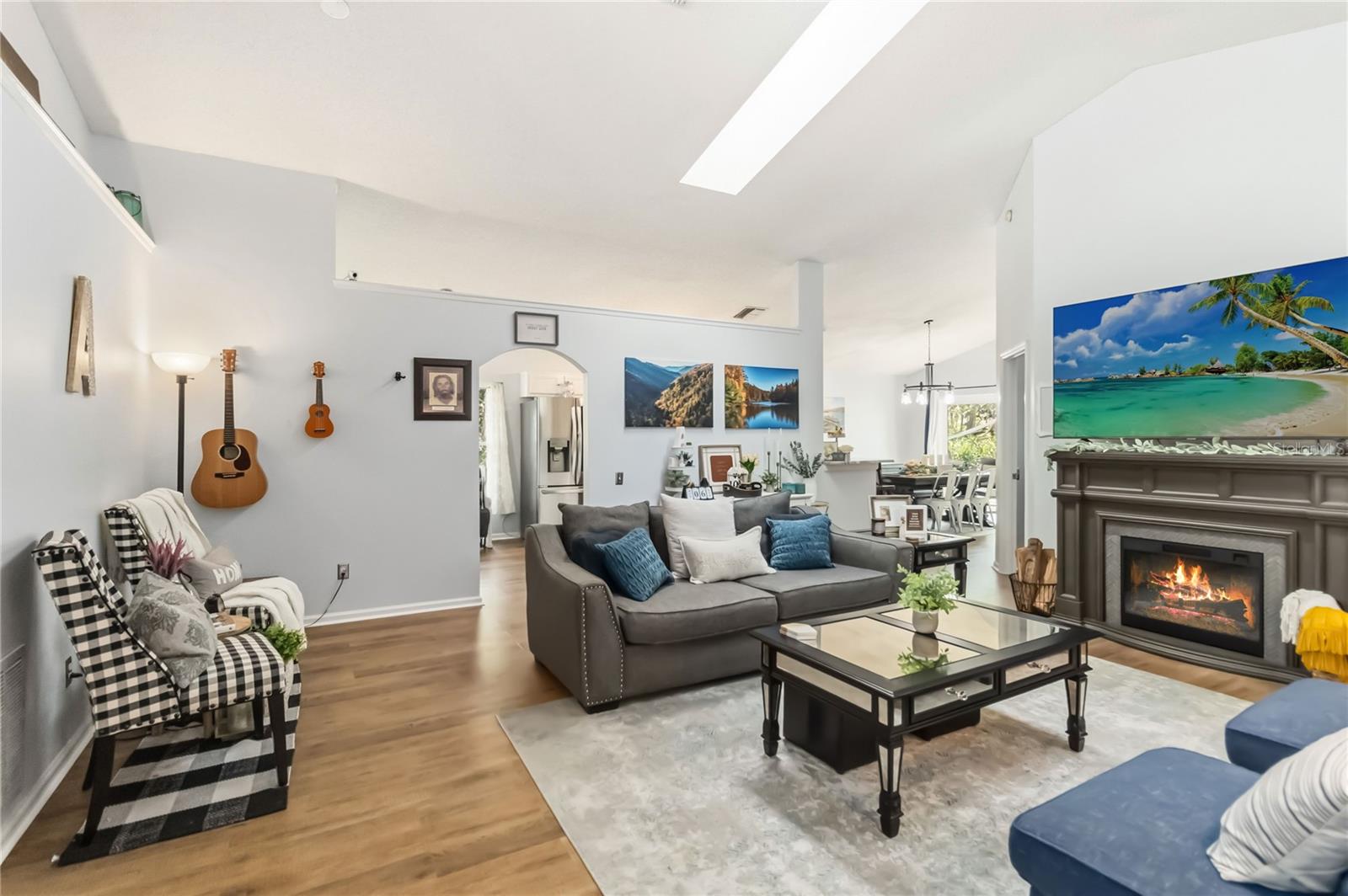 Image 15 of 37 For 148 Weathersfield Avenue