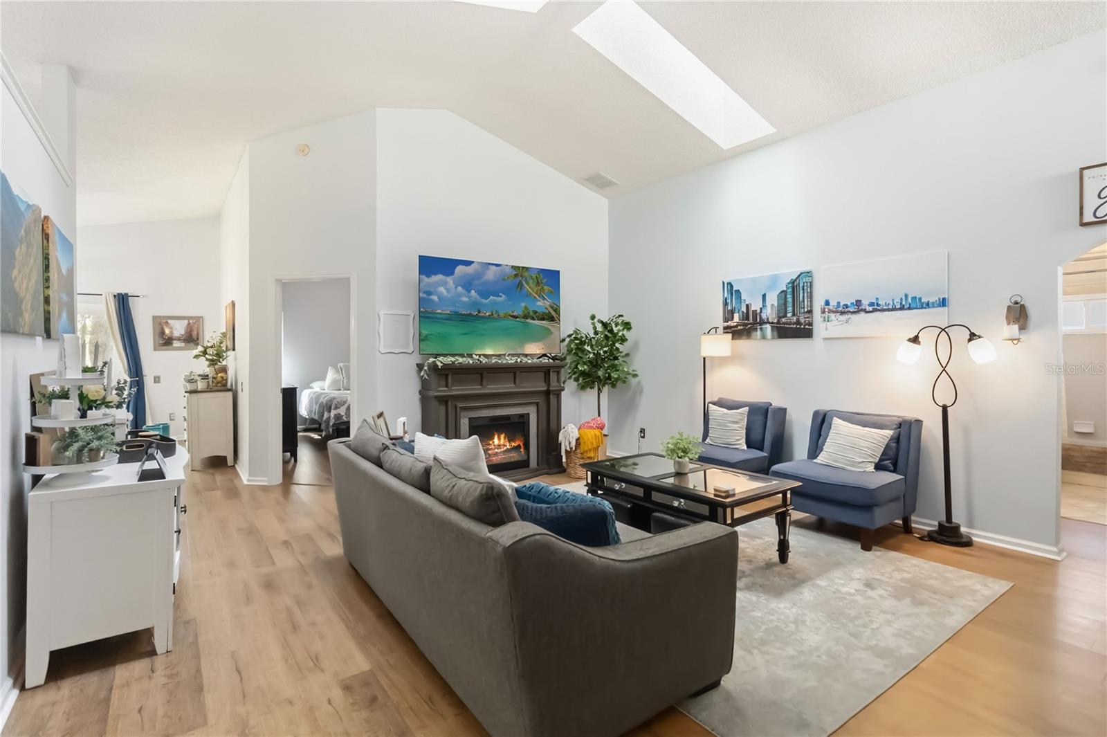 Image 16 of 37 For 148 Weathersfield Avenue