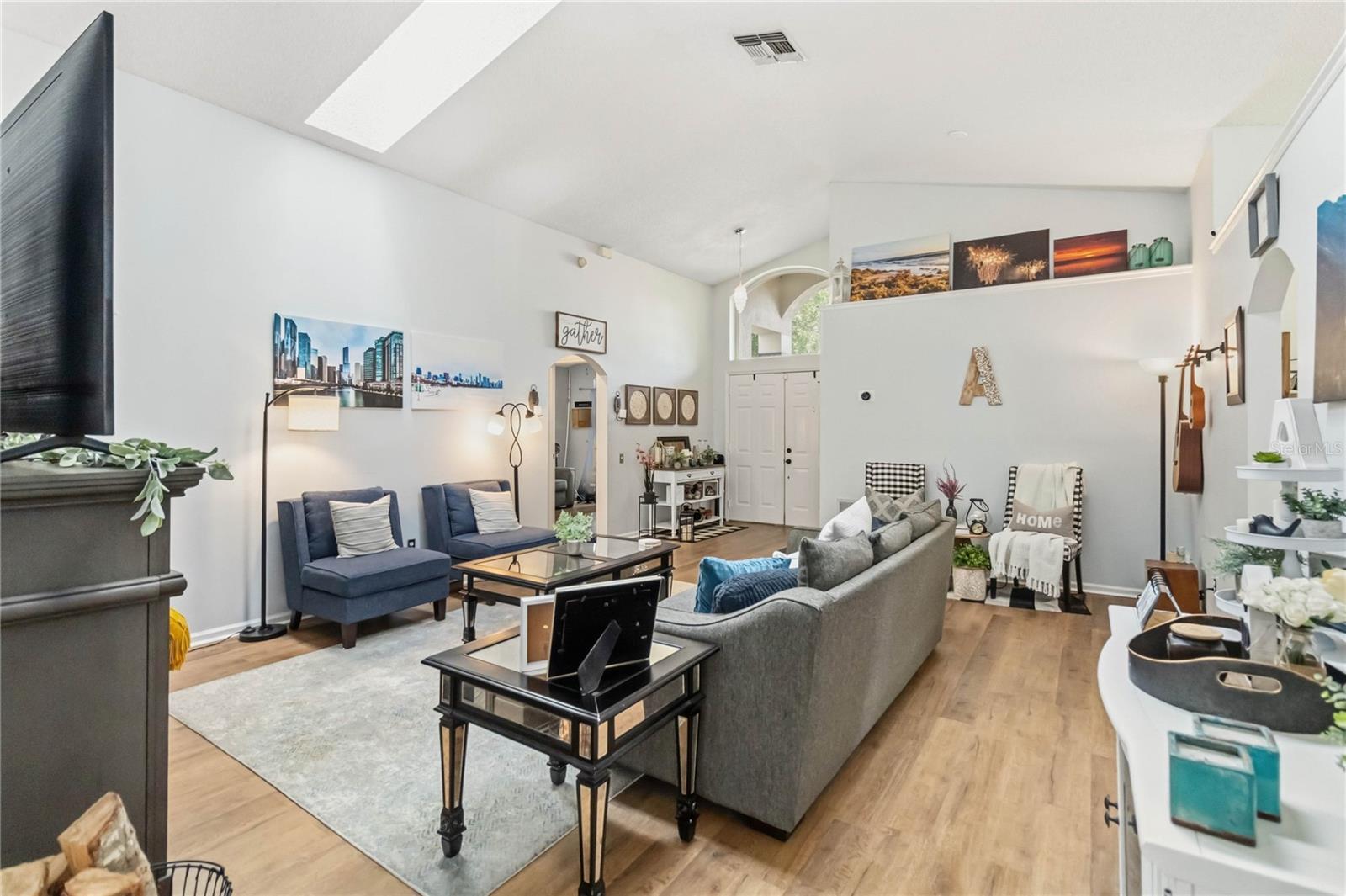 Image 17 of 37 For 148 Weathersfield Avenue