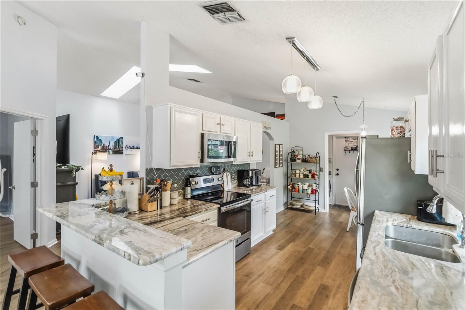 Image 19 of 37 For 148 Weathersfield Avenue