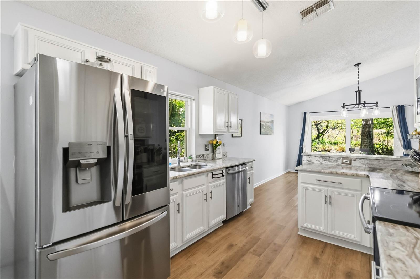 Image 21 of 37 For 148 Weathersfield Avenue