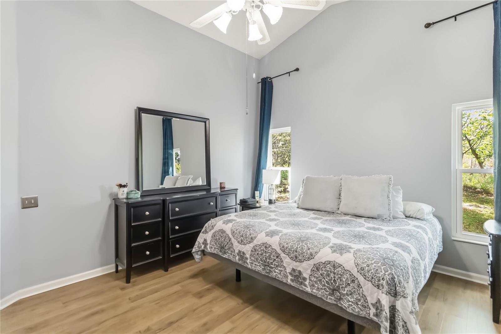 Image 24 of 37 For 148 Weathersfield Avenue