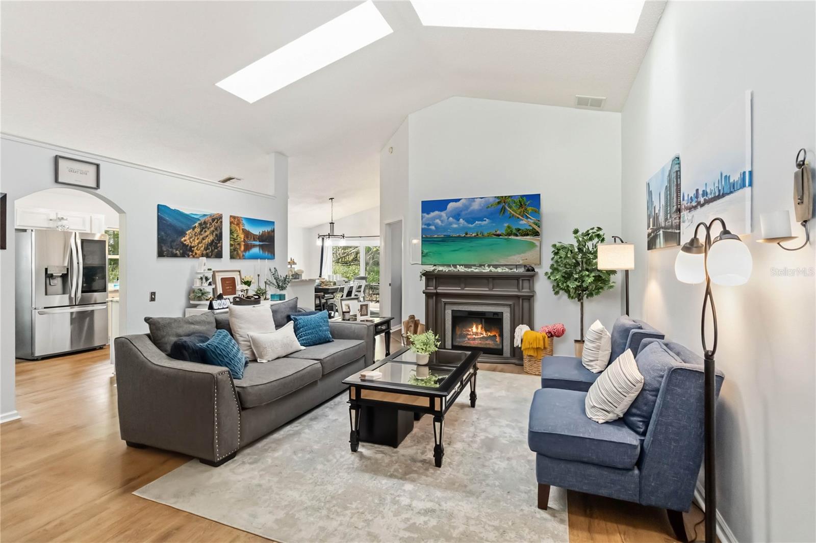 Image 3 of 37 For 148 Weathersfield Avenue