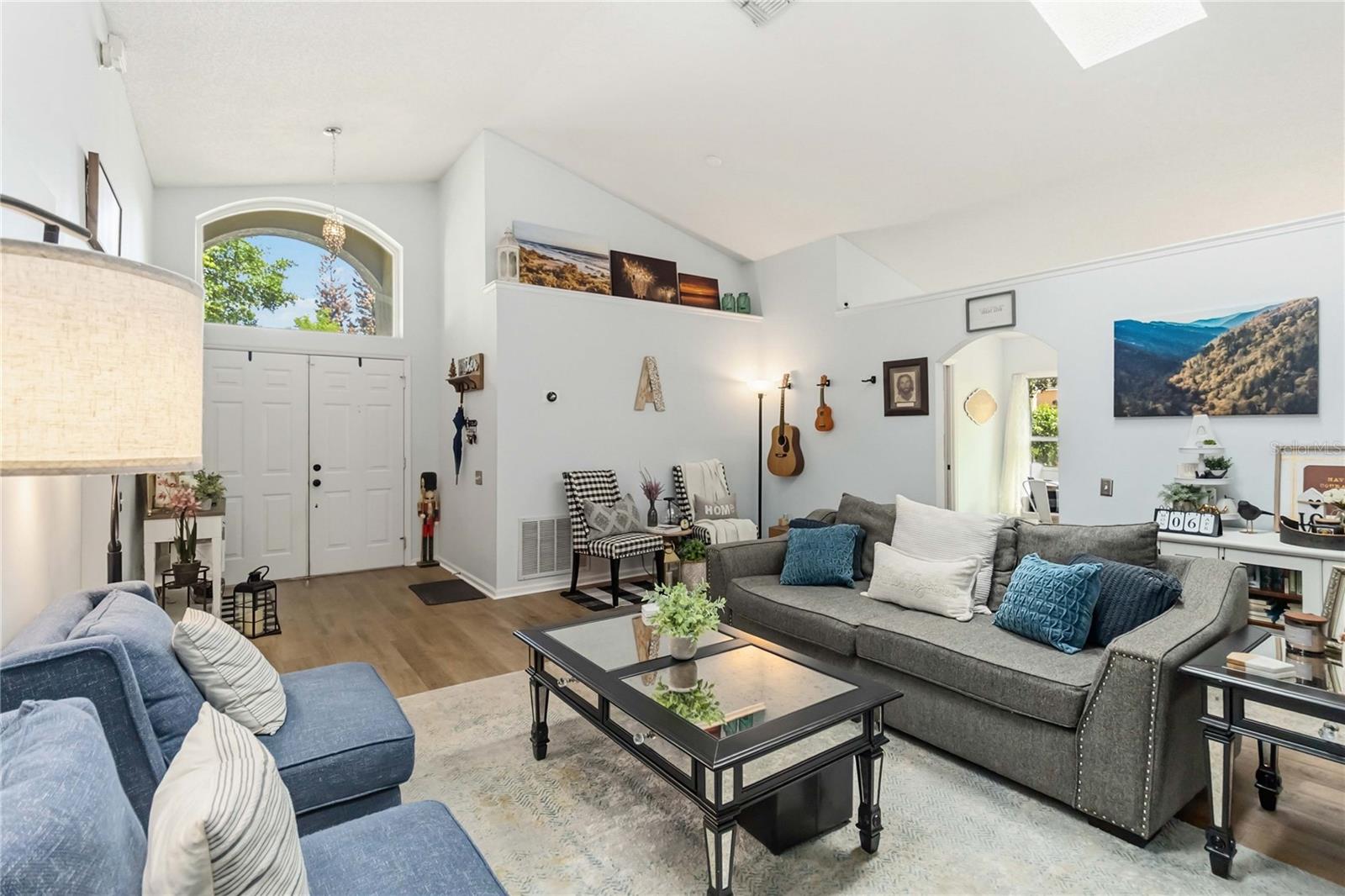 Image 8 of 37 For 148 Weathersfield Avenue