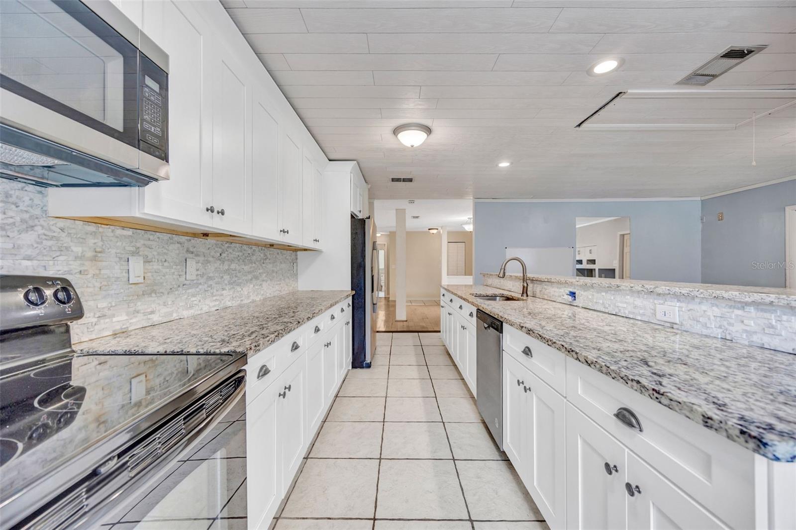 Image 11 of 53 For 407 1st Avenue Ne