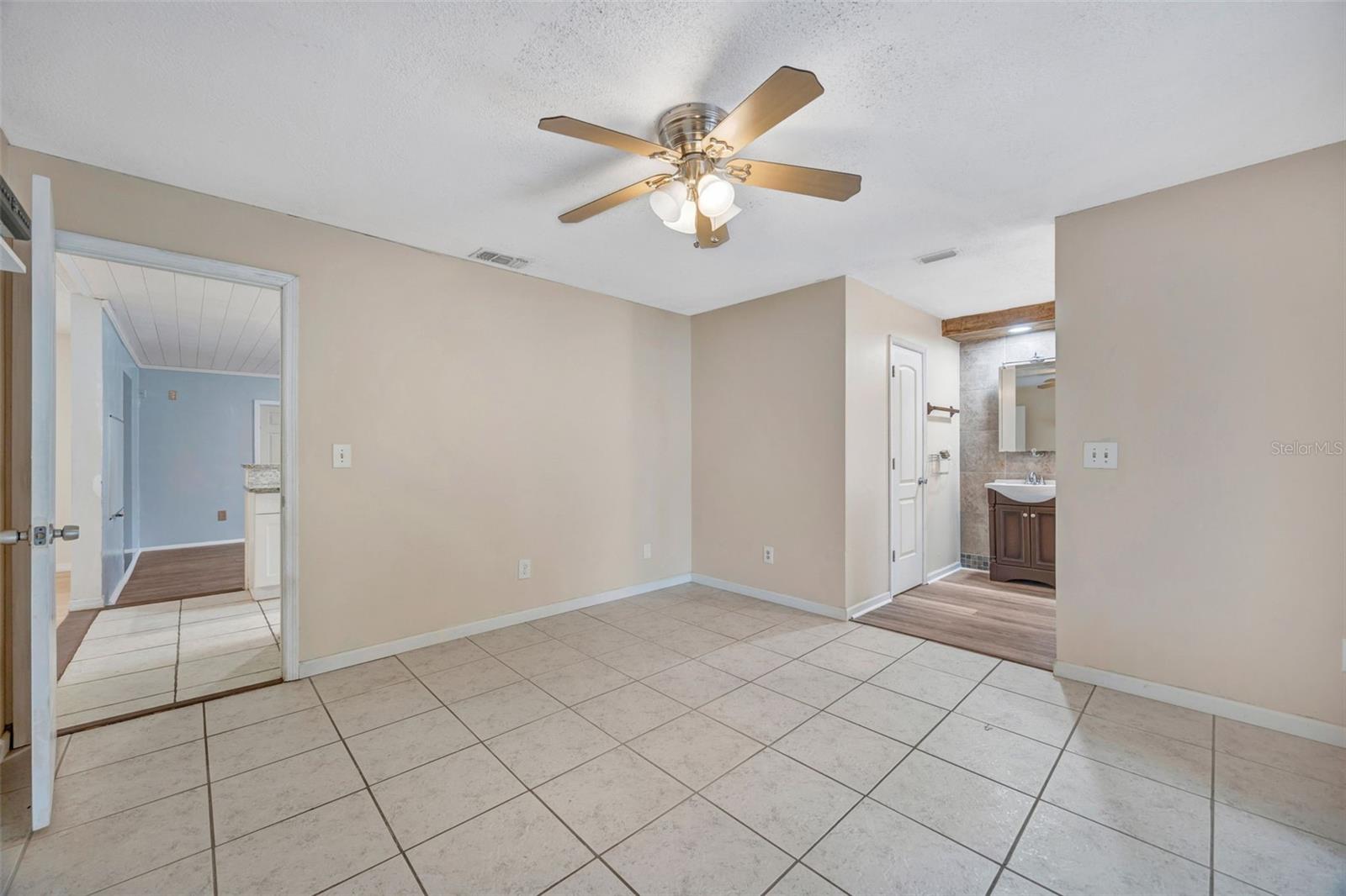 Image 15 of 53 For 407 1st Avenue Ne