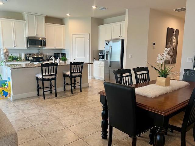 Listing photo id 8 for 8351 Greenway Avenue