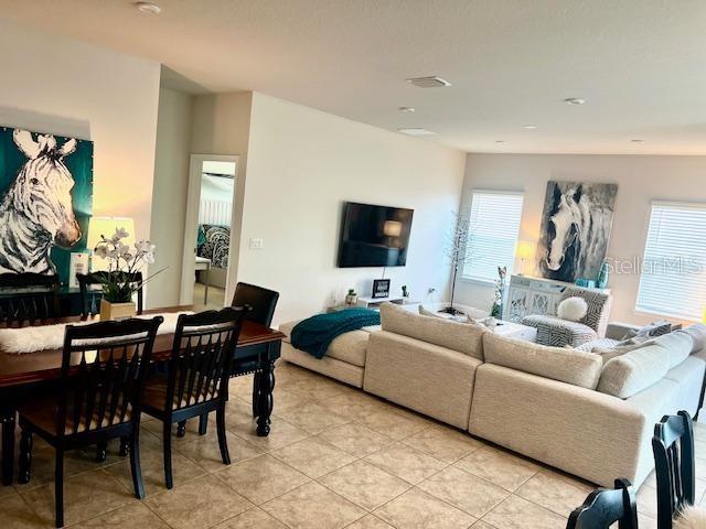 Listing photo id 2 for 8351 Greenway Avenue