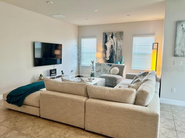 Listing photo id 3 for 8351 Greenway Avenue