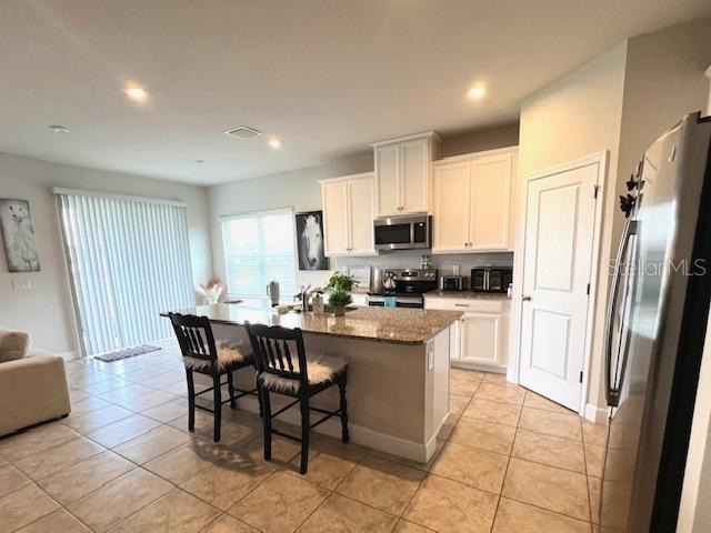 Listing photo id 6 for 8351 Greenway Avenue