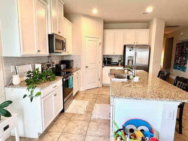 Listing photo id 7 for 8351 Greenway Avenue