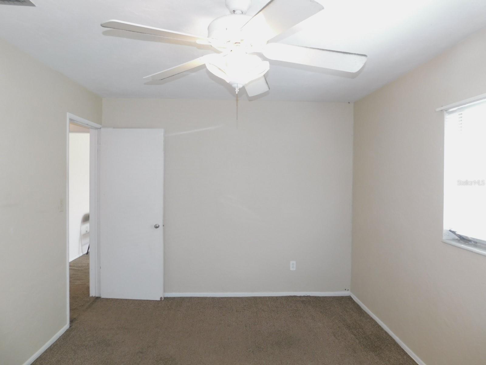 Listing photo id 10 for 6810 13th Street N