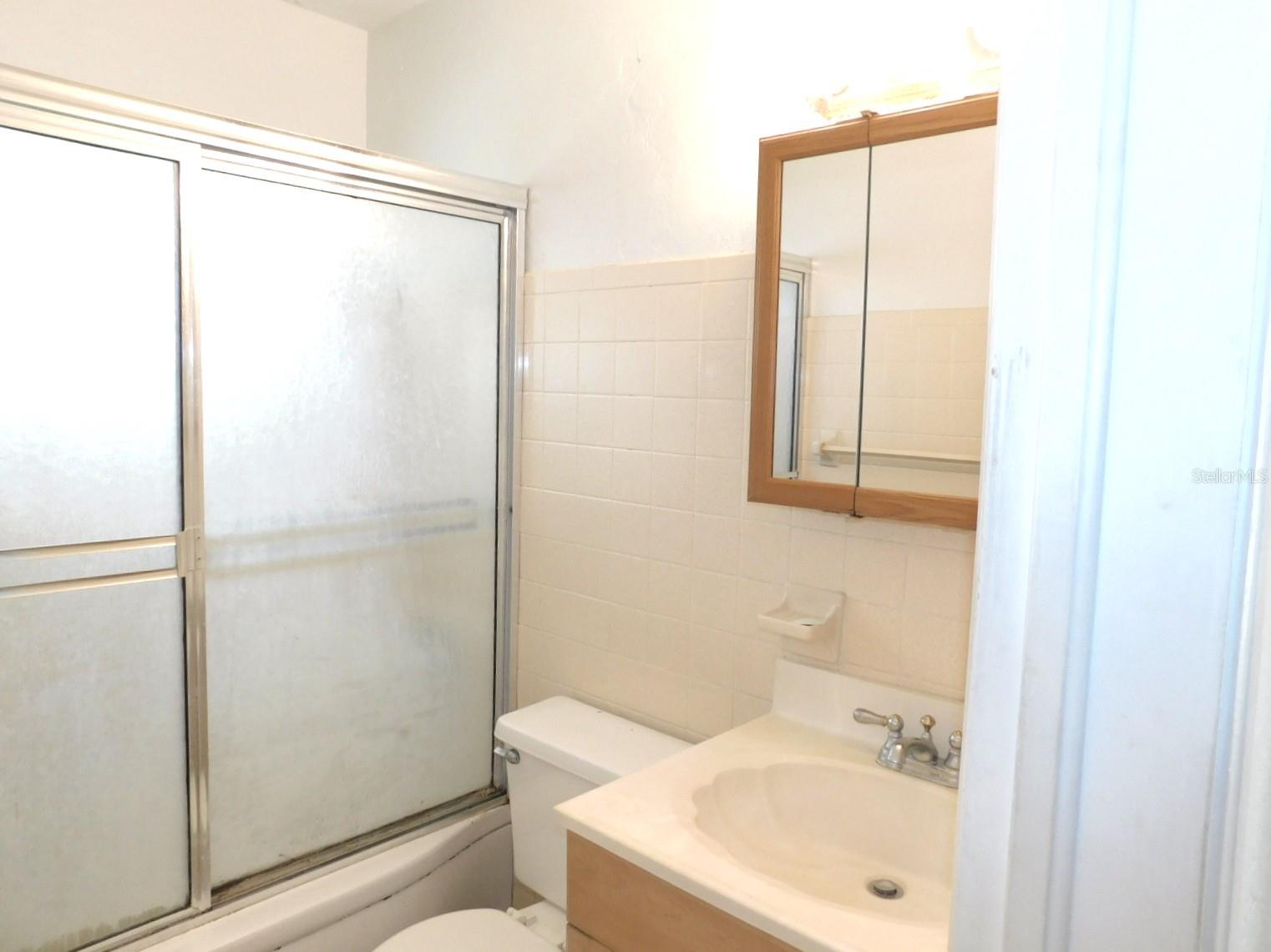 Listing photo id 11 for 6810 13th Street N