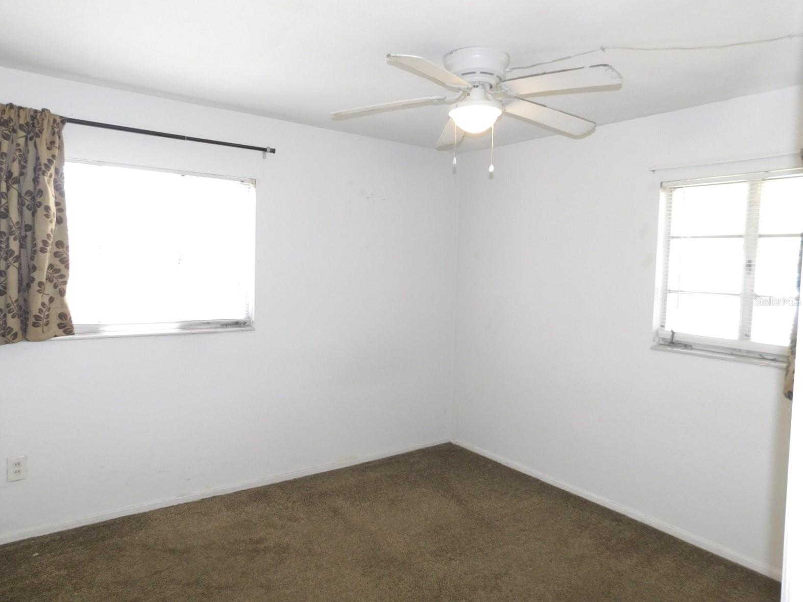 Listing photo id 12 for 6810 13th Street N