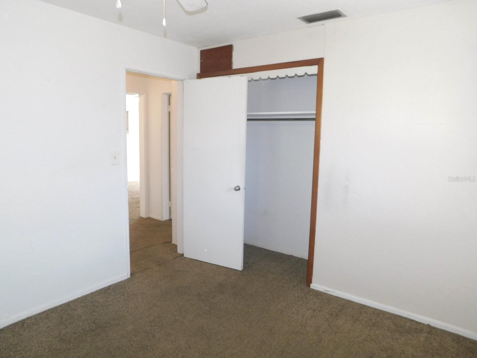 Listing photo id 13 for 6810 13th Street N