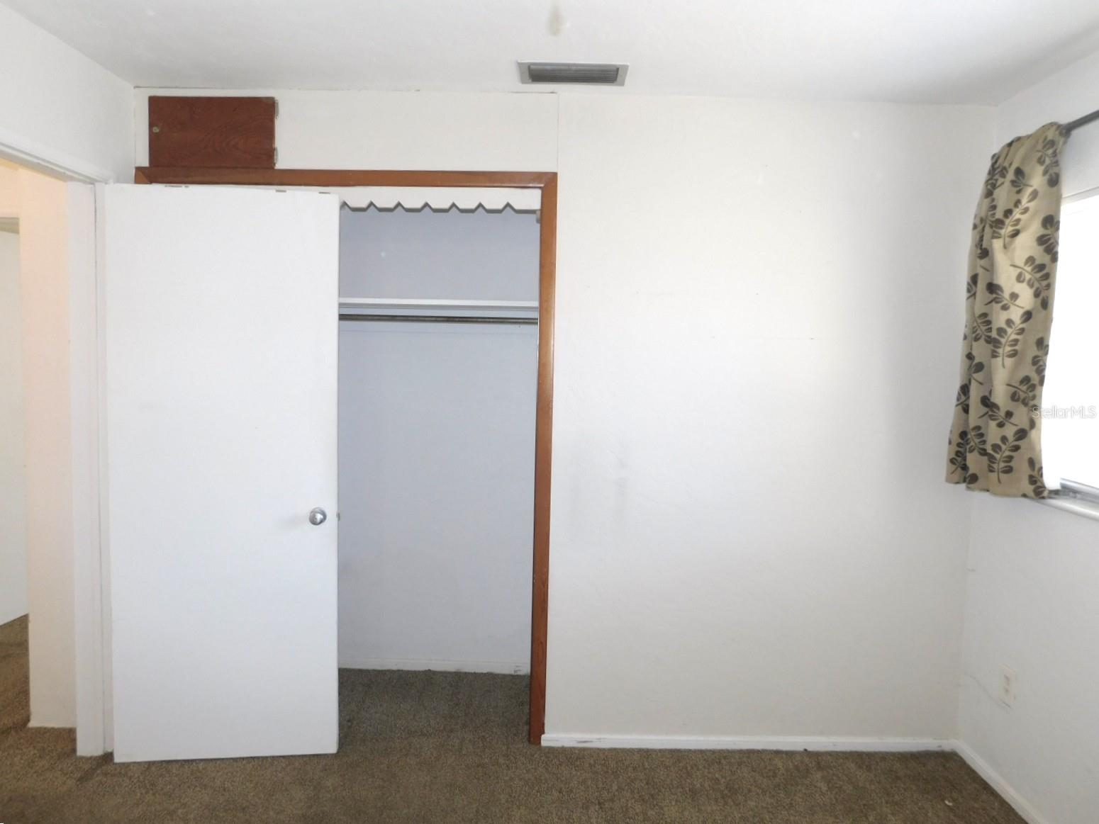 Listing photo id 14 for 6810 13th Street N