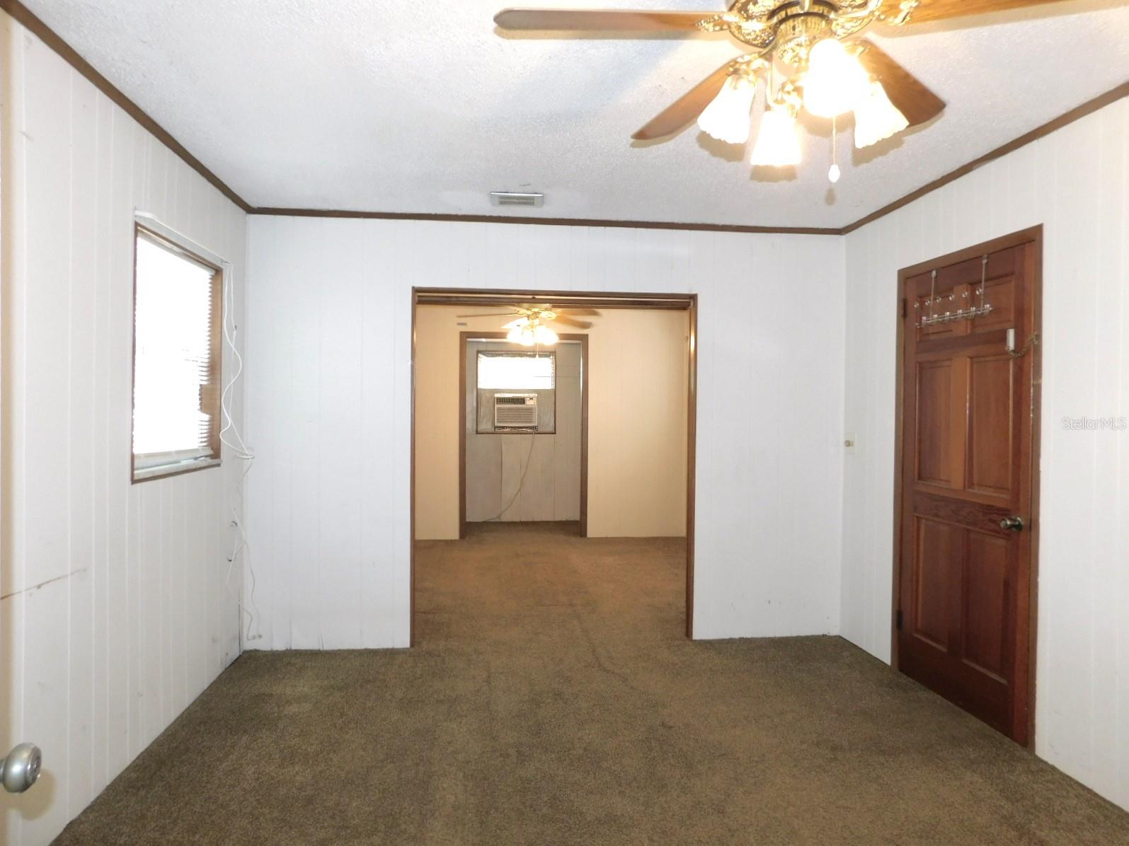 Listing photo id 15 for 6810 13th Street N