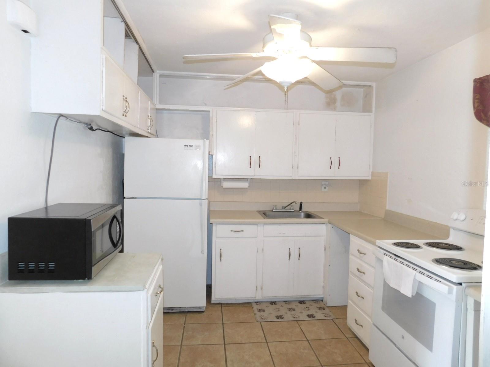 Listing photo id 4 for 6810 13th Street N