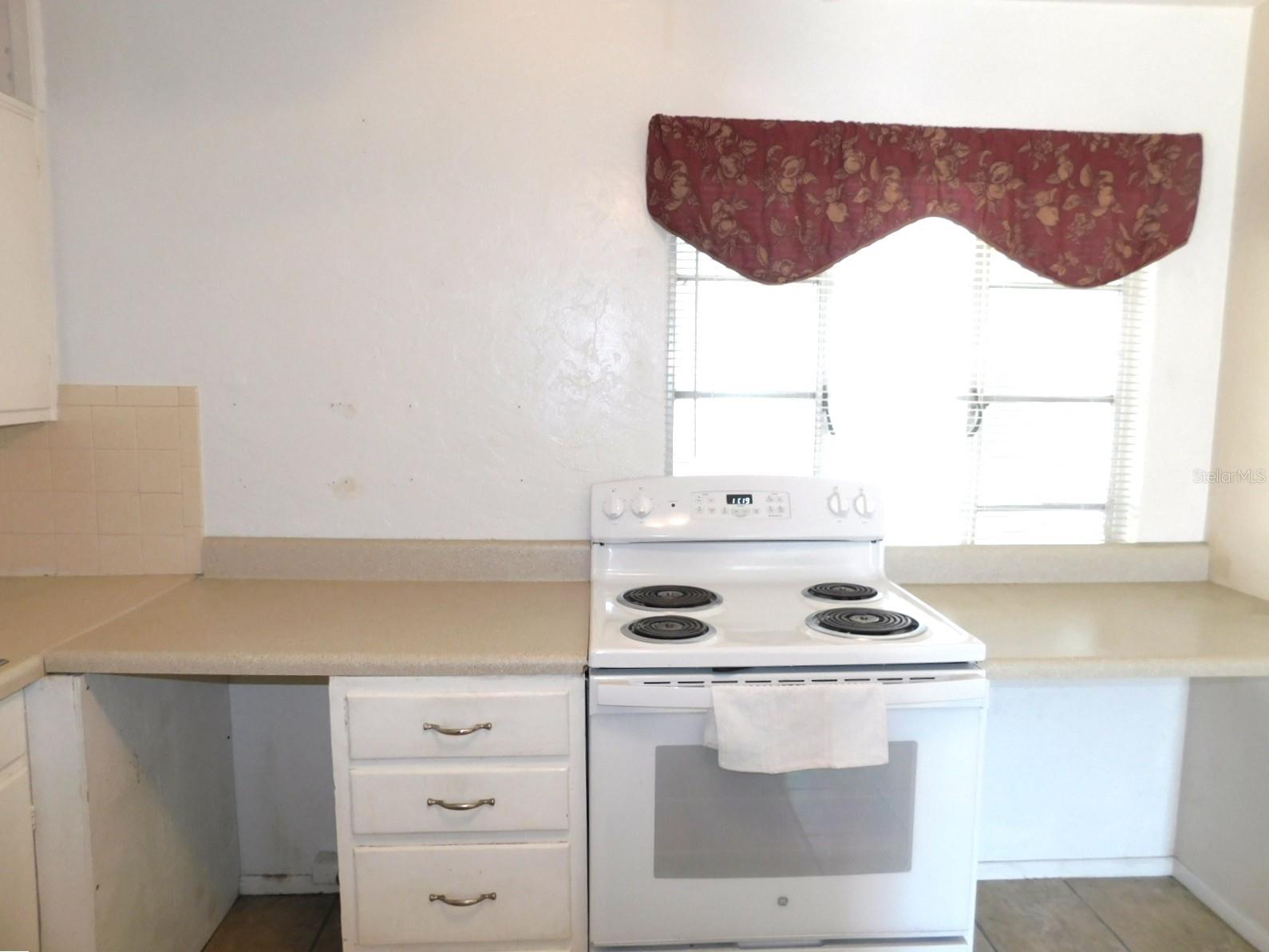 Listing photo id 6 for 6810 13th Street N