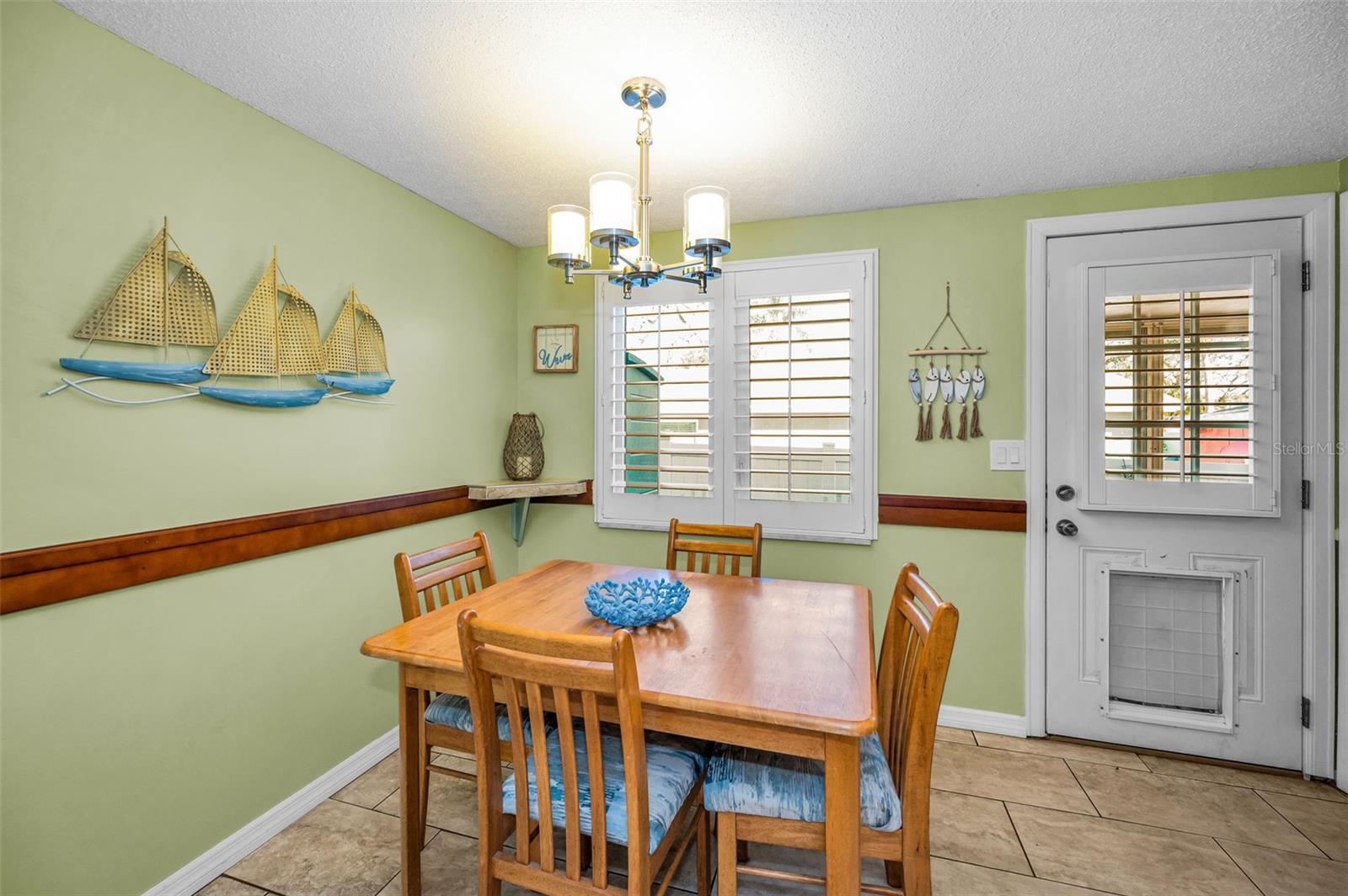 Image 18 of 66 For 1000 Crane Court