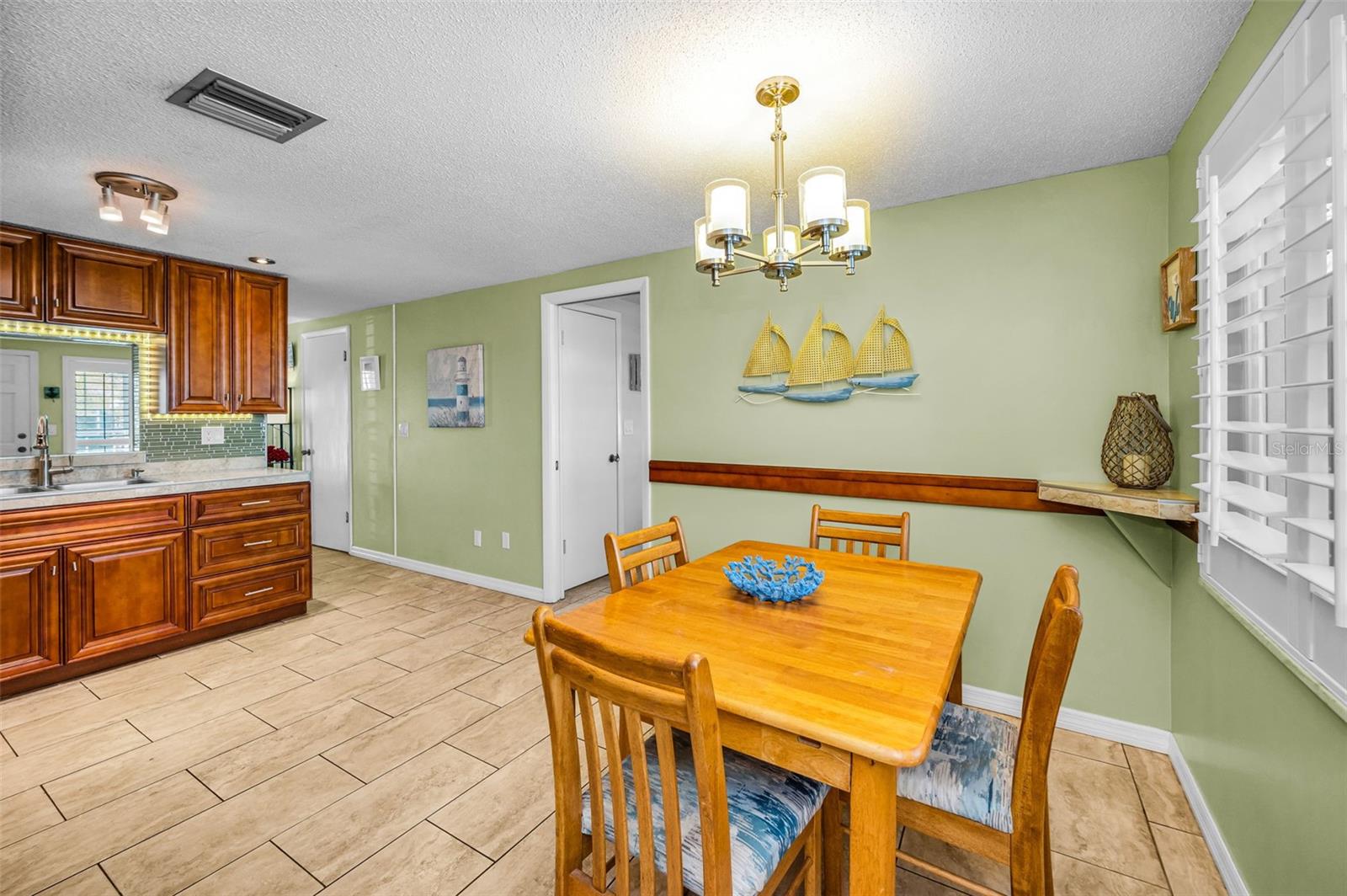 Image 21 of 66 For 1000 Crane Court