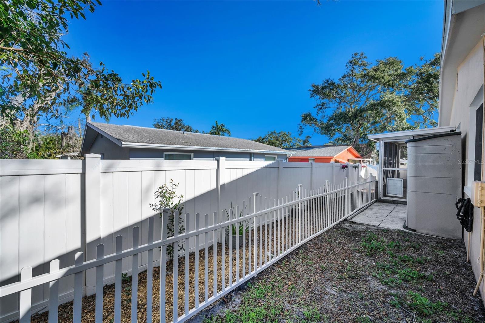 Image 43 of 66 For 1000 Crane Court