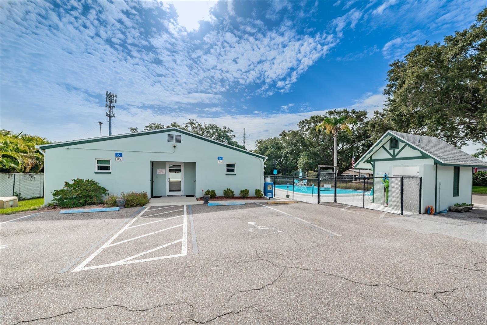 Image 64 of 66 For 1000 Crane Court