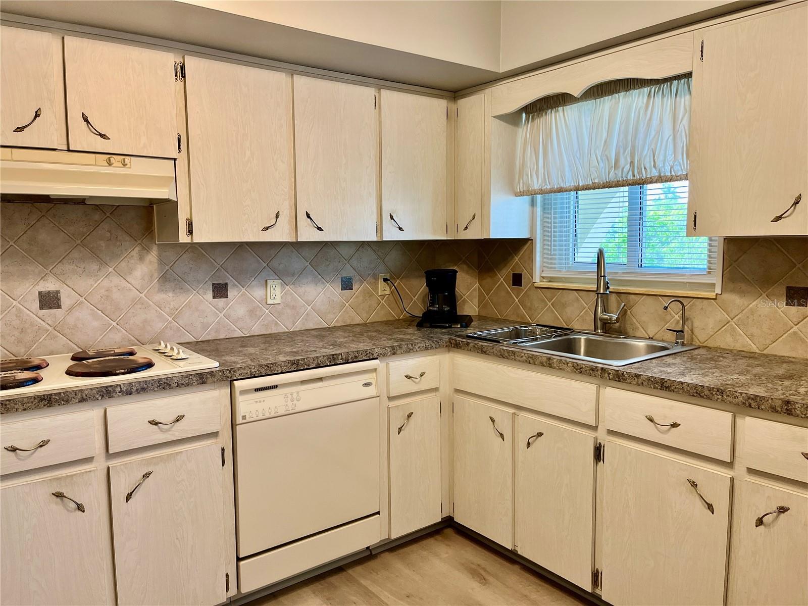 Image 9 of 50 For 2258 World Parkway Boulevard W 56