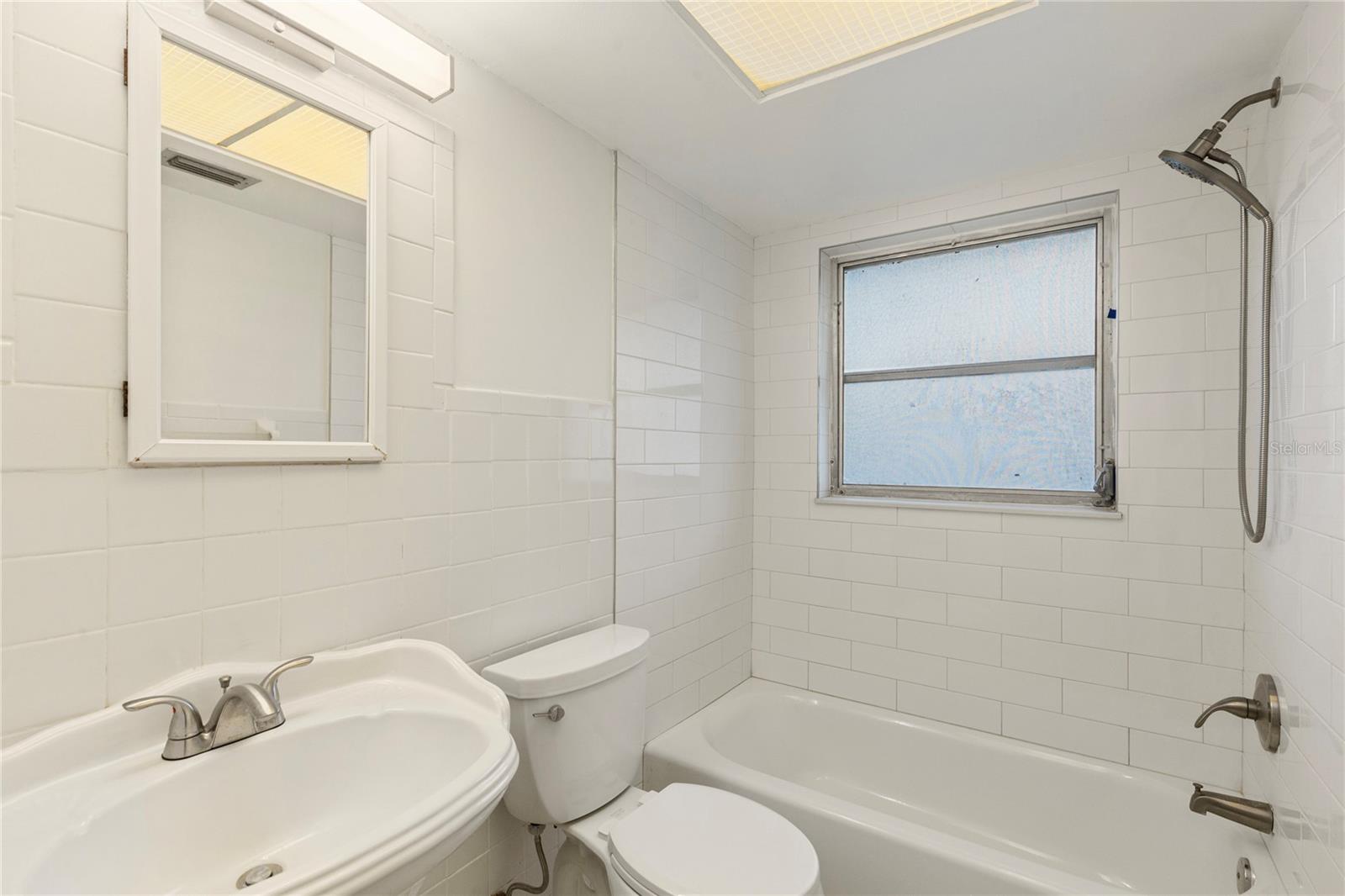 Image 11 of 19 For 1248 Lazy Lake Road W