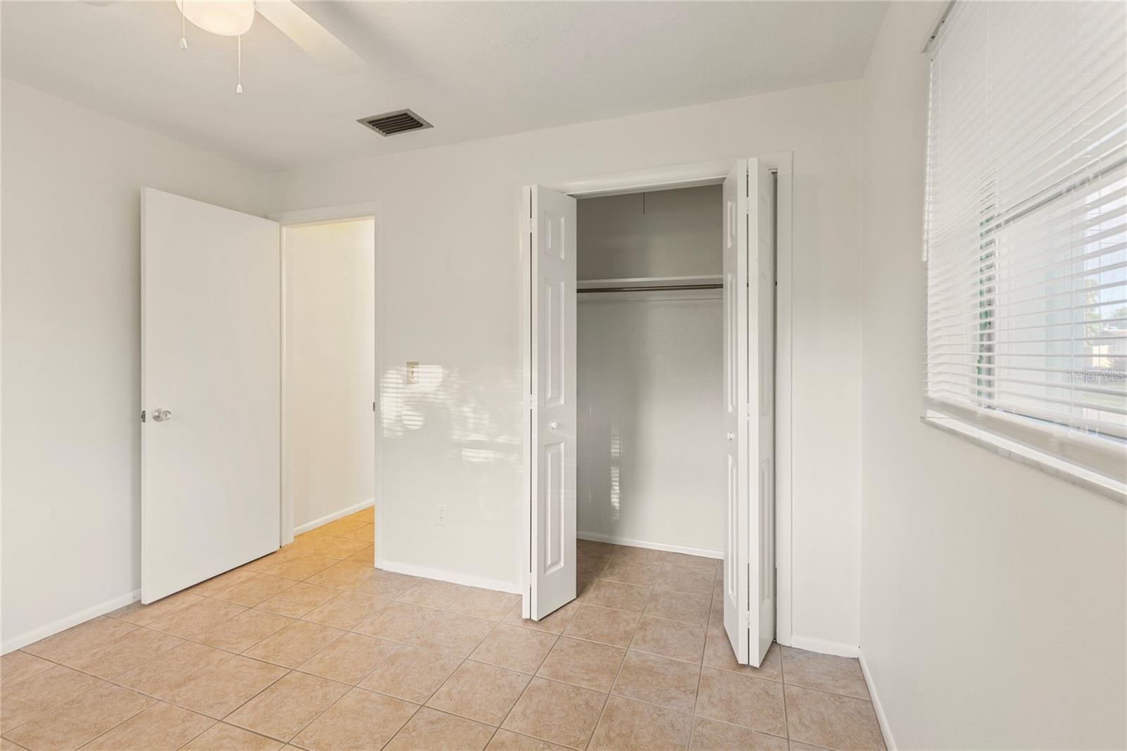 Image 13 of 19 For 1248 Lazy Lake Road W