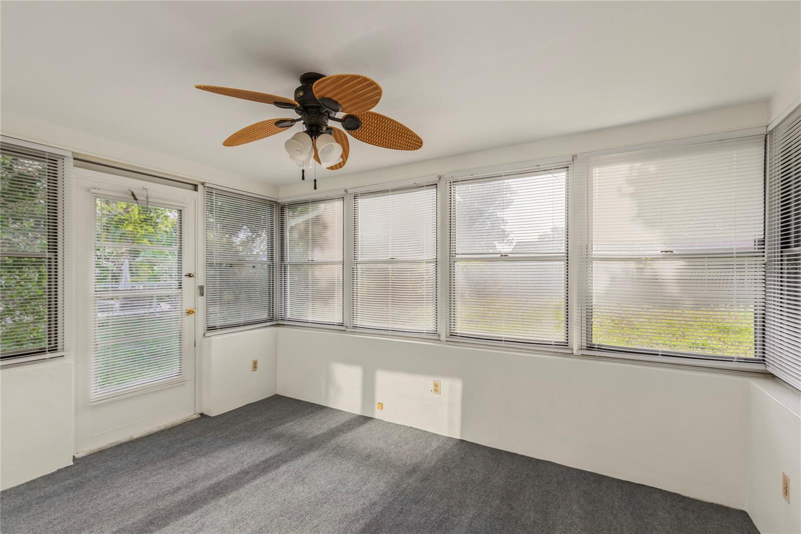 Image 14 of 19 For 1248 Lazy Lake Road W