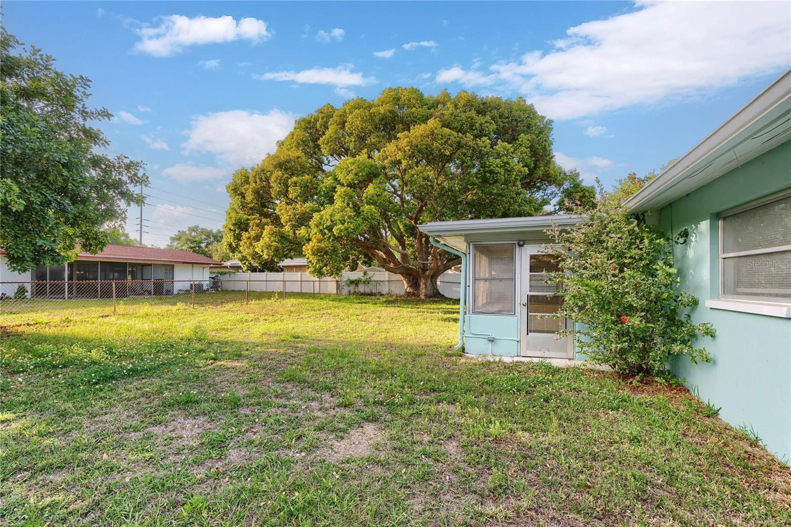 Image 17 of 19 For 1248 Lazy Lake Road W