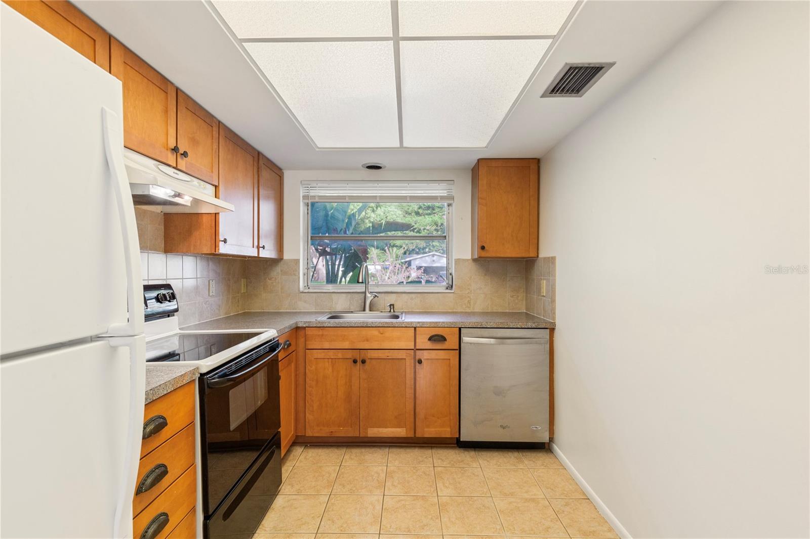 Image 4 of 19 For 1248 Lazy Lake Road W