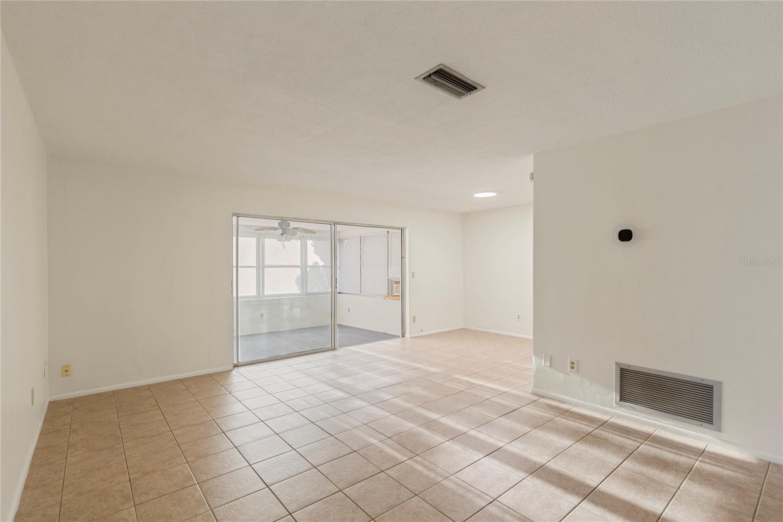 Image 5 of 19 For 1248 Lazy Lake Road W