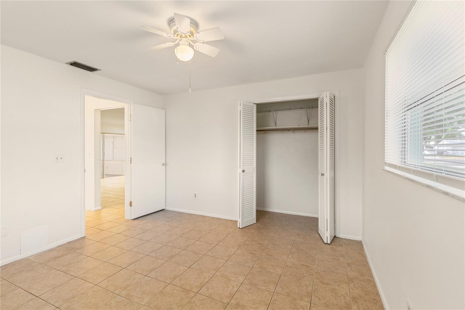 Image 8 of 19 For 1248 Lazy Lake Road W