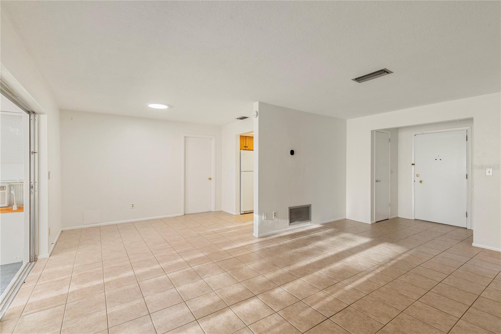 Image 9 of 19 For 1248 Lazy Lake Road W