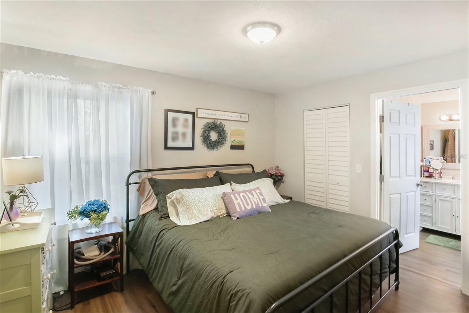 Image 17 of 29 For 4801 Emerson Avenue S