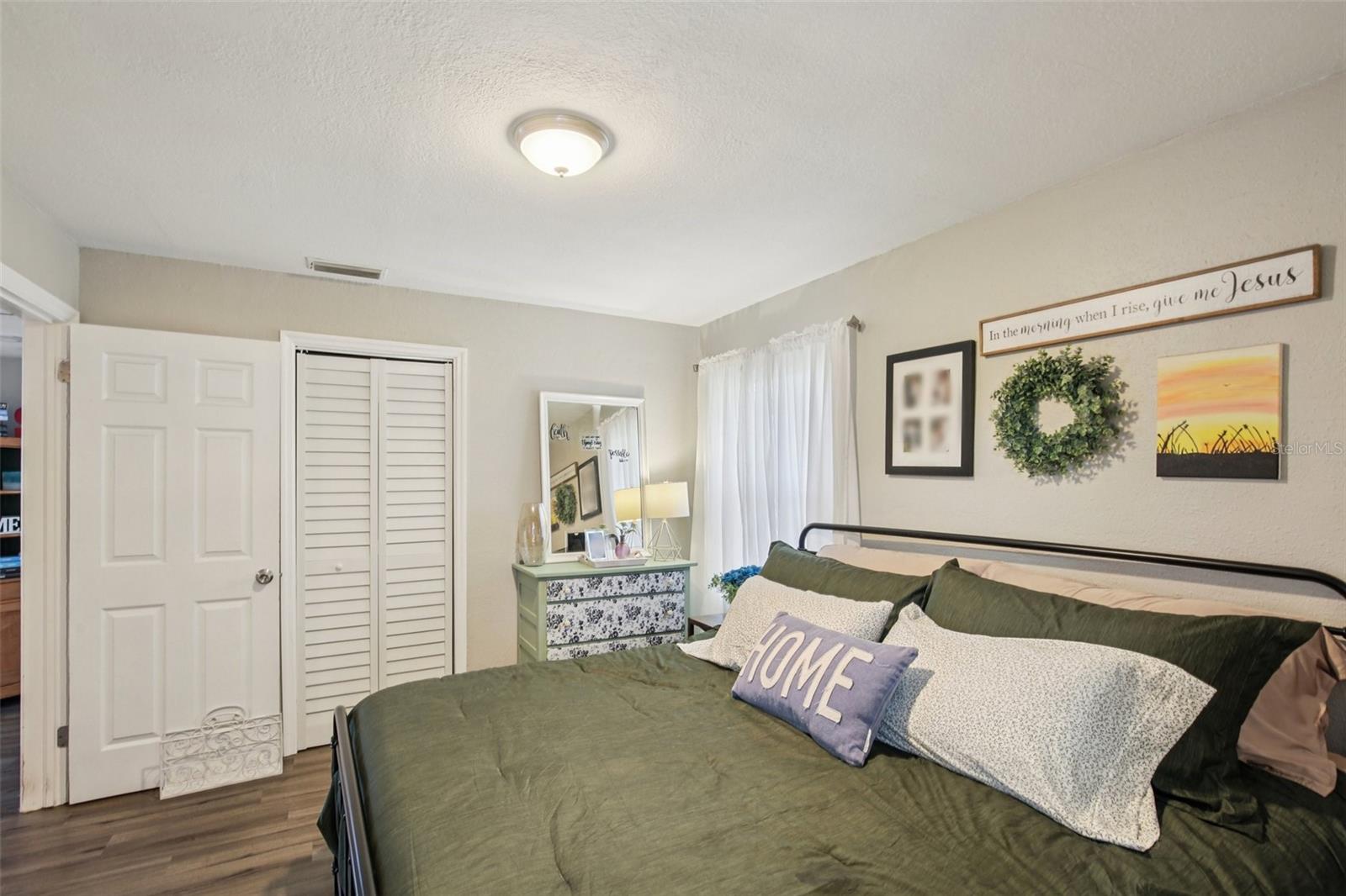 Image 19 of 29 For 4801 Emerson Avenue S